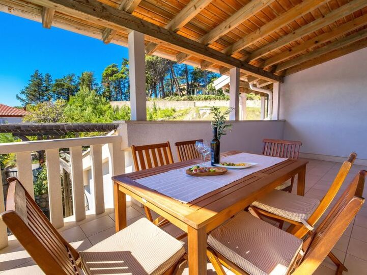 Tranquil 2 Bedroom Retreat in Rab, 1044