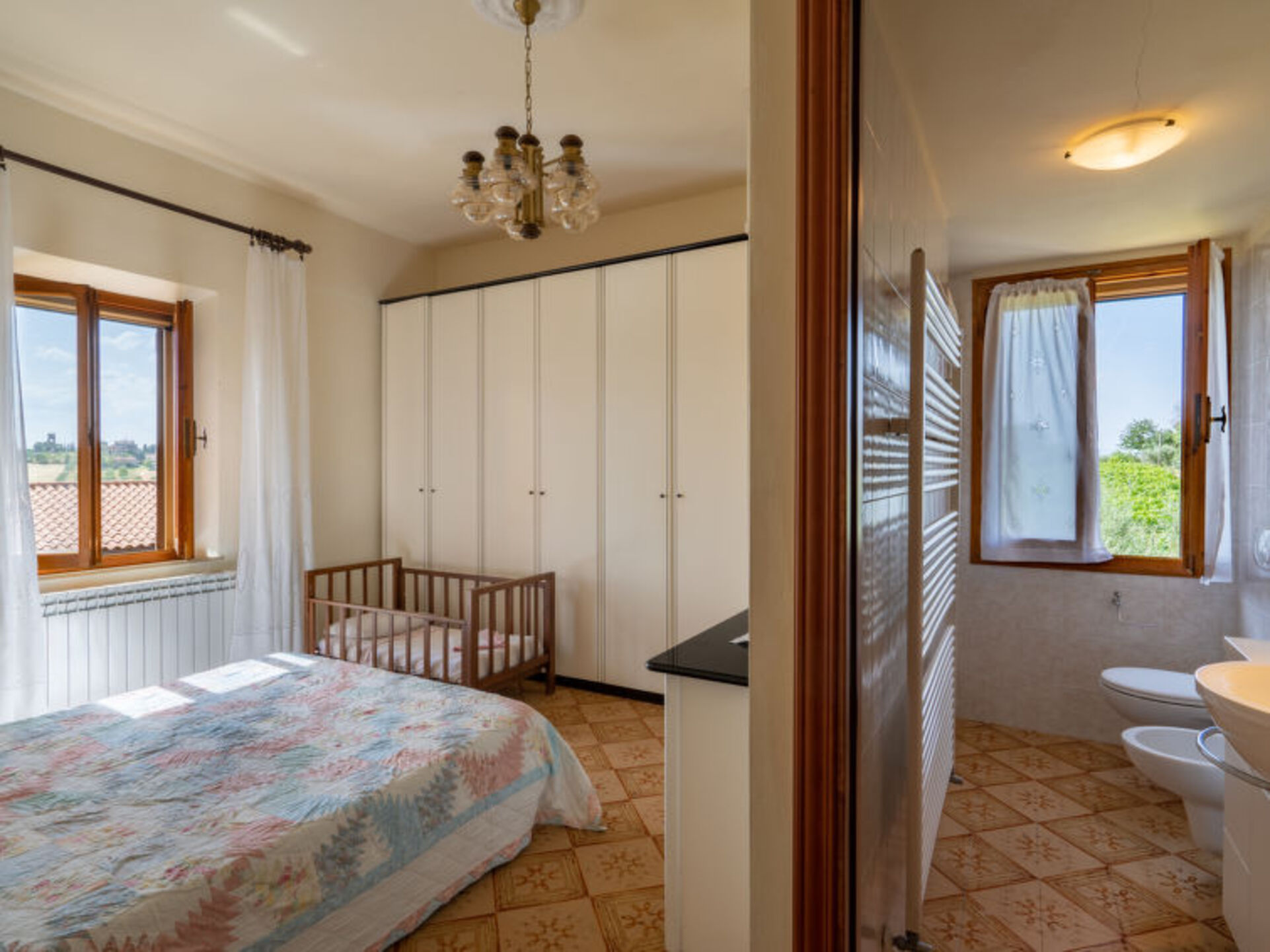 5 Star Villa with 5 Bedrooms, Arezzo Villa 1003