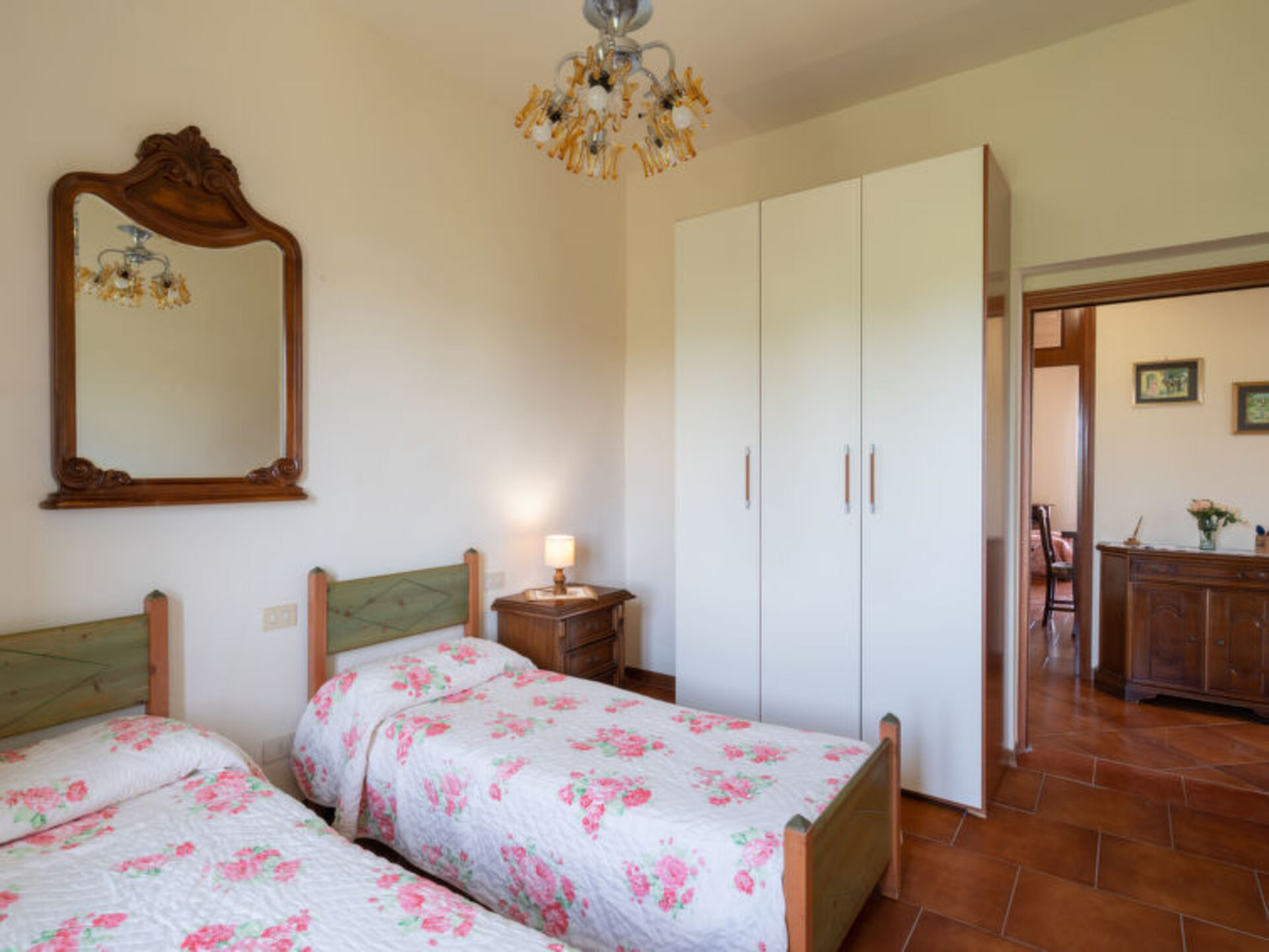 5 Star Villa with 5 Bedrooms, Arezzo Villa 1003