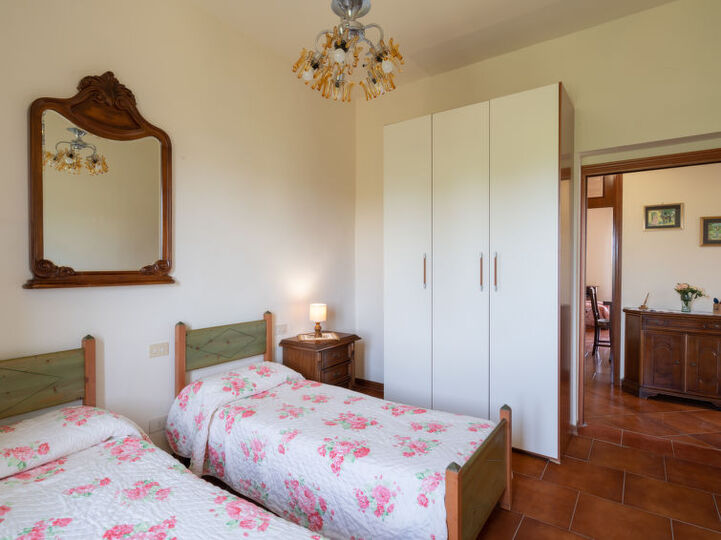 5 Star Villa with 5 Bedrooms, Arezzo Villa 1003