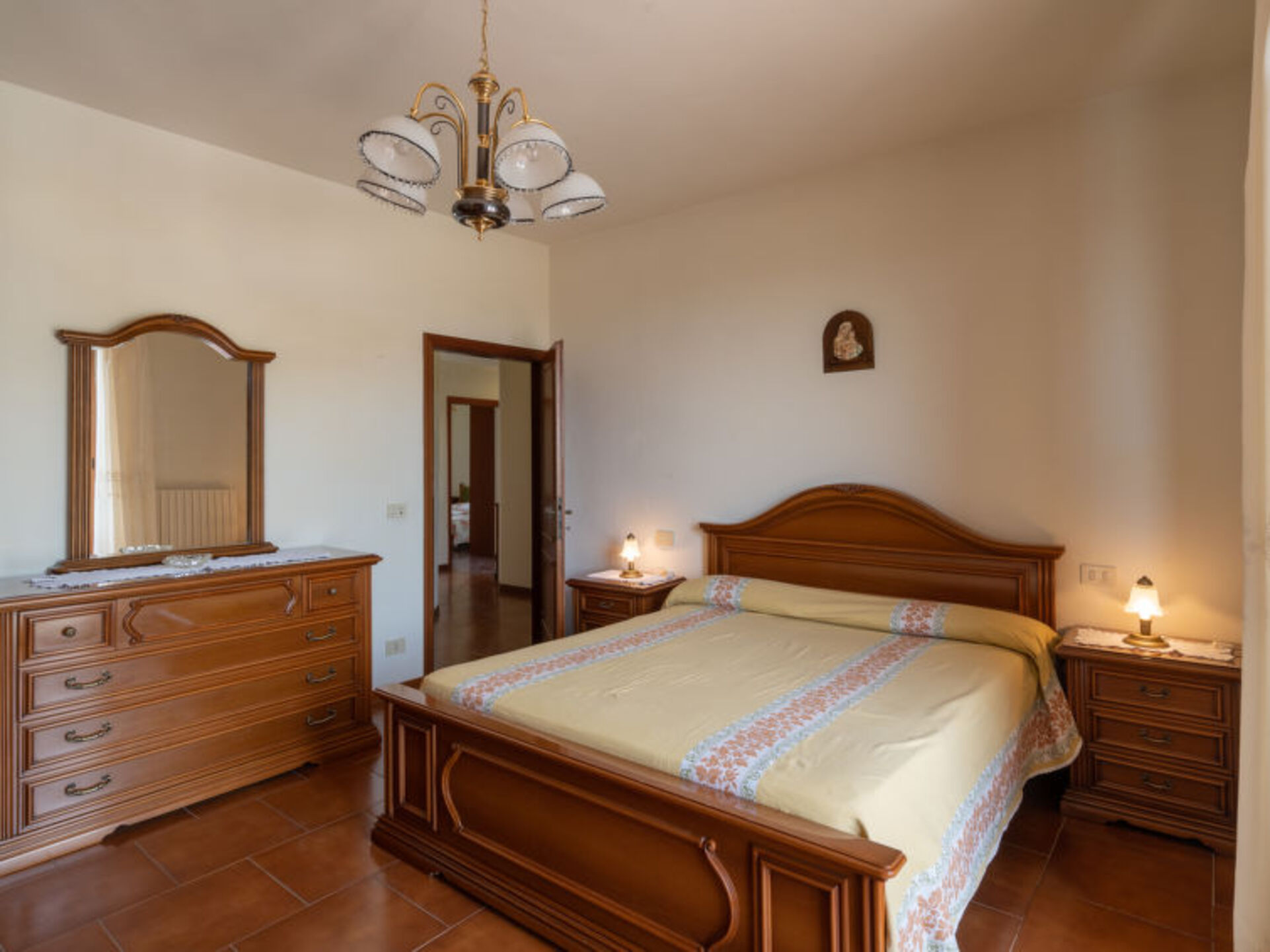 5 Star Villa with 5 Bedrooms, Arezzo Villa 1003