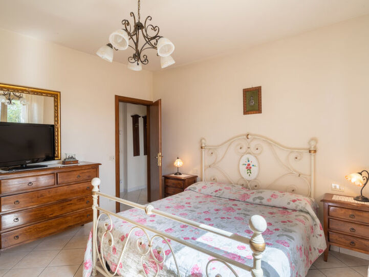 5 Star Villa with 5 Bedrooms, Arezzo Villa 1003