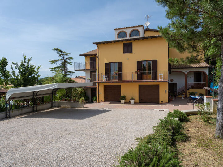 5 Star Villa with 5 Bedrooms, Arezzo Villa 1003