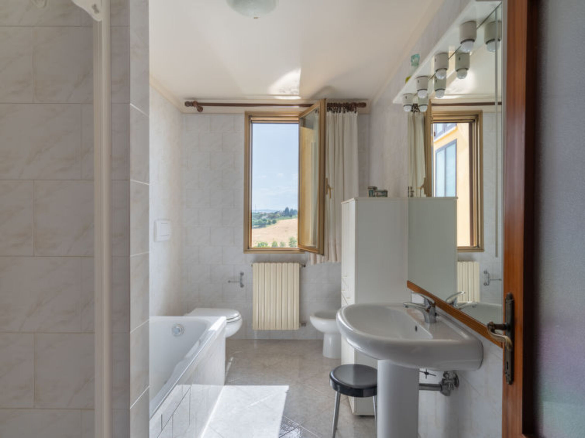 5 Star Villa with 5 Bedrooms, Arezzo Villa 1003