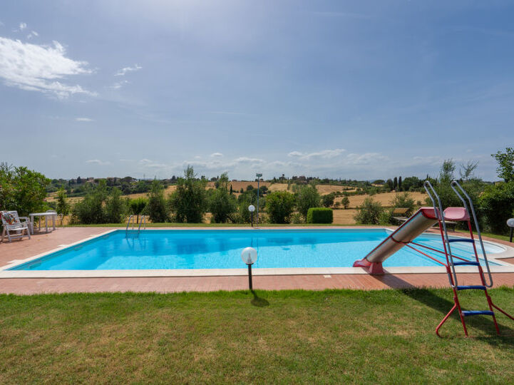 5 Star Villa with 5 Bedrooms, Arezzo Villa 1003