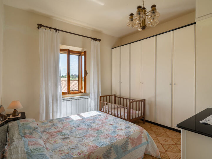 5 Star Villa with 5 Bedrooms, Arezzo Villa 1003