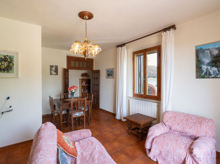 5 Star Villa with 5 Bedrooms, Arezzo Villa 1003