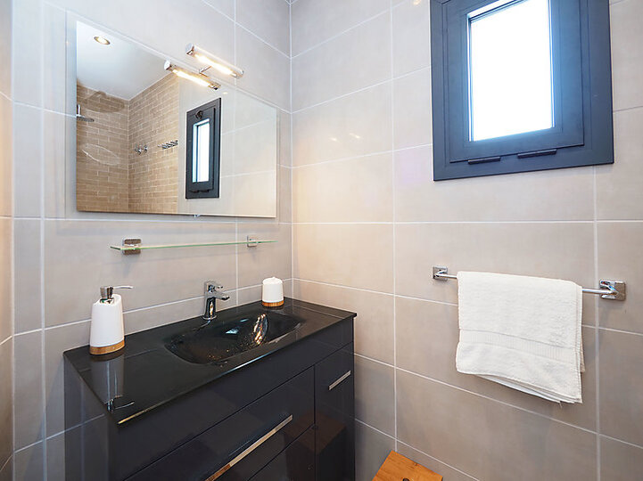 Magnificent Villa with Modern Amenities,1006