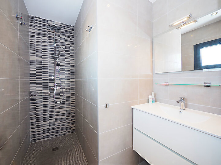 Magnificent Villa with Modern Amenities,1006