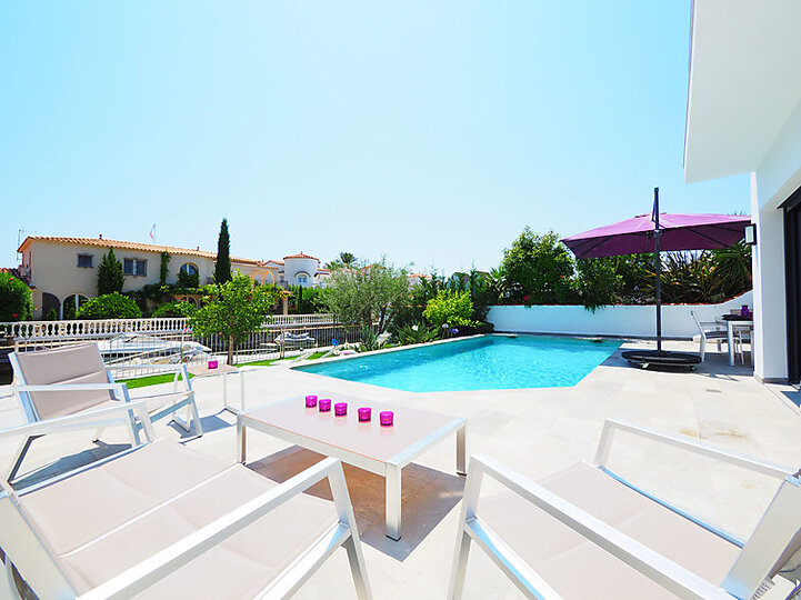 Magnificent Villa with Modern Amenities,1006