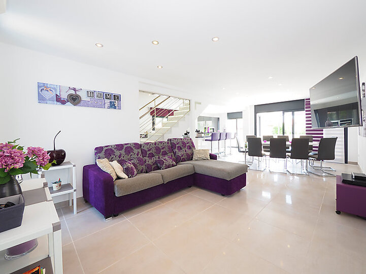 Magnificent Villa with Modern Amenities,1006