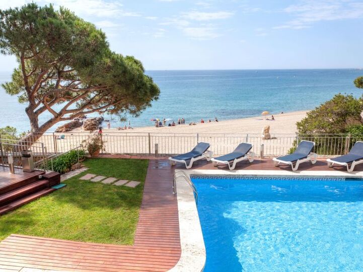 Tranquil Oasis in Playa de Aro,1001