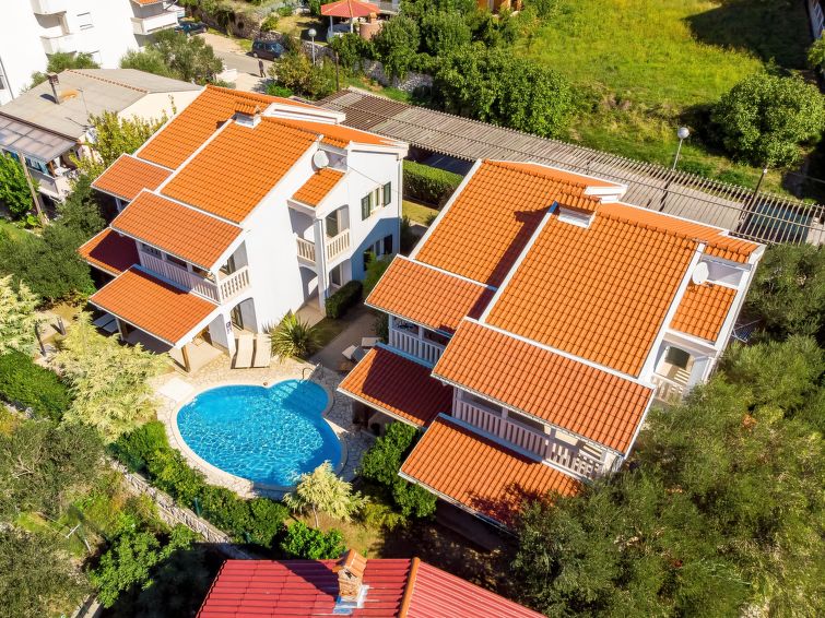Charming One Bedroom Oasis in Banjol City, 1073