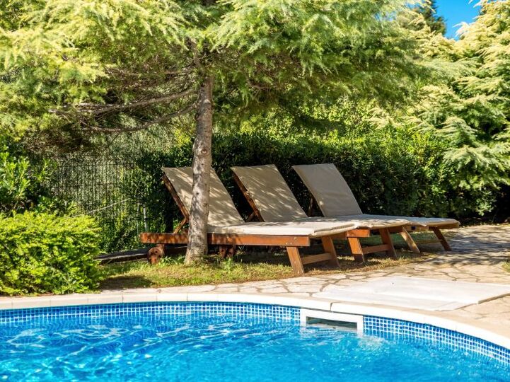 Charming One Bedroom Oasis in Banjol City, 1073