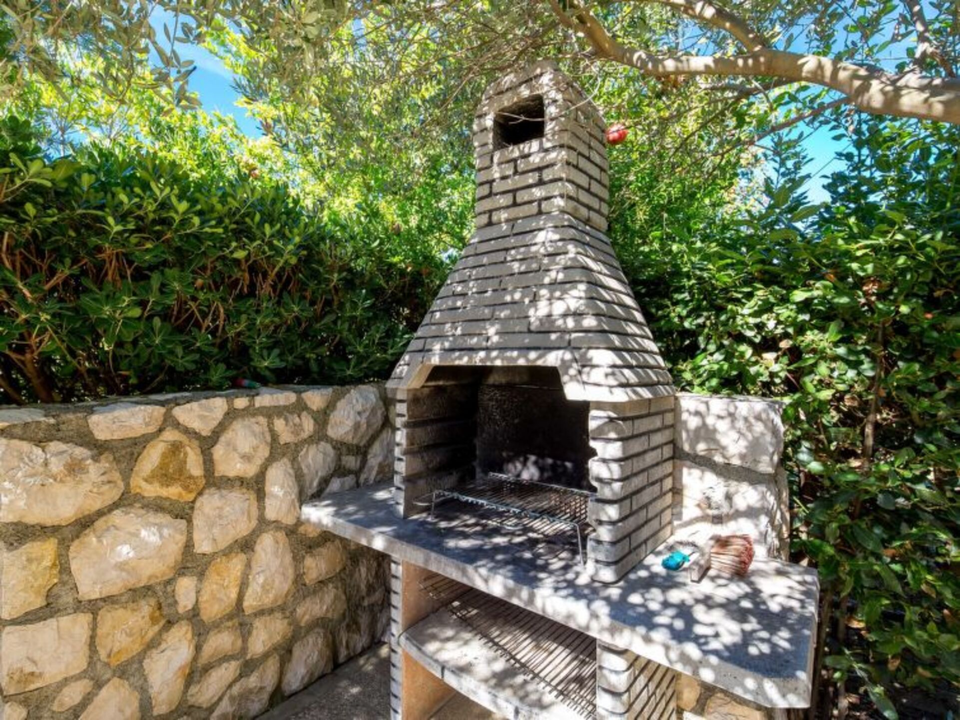 Charming One Bedroom Oasis in Banjol City, 1073
