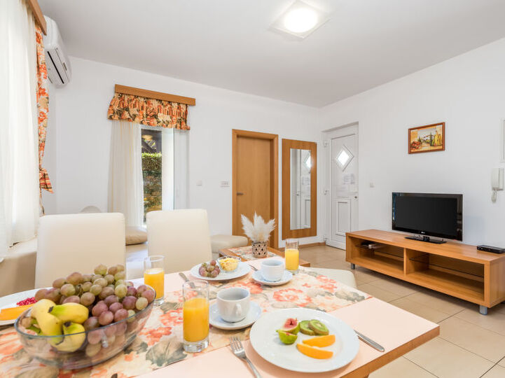 Charming One Bedroom Oasis in Banjol City, 1073