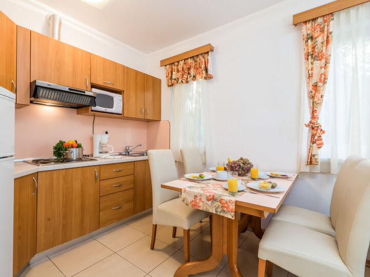Charming One Bedroom Oasis in Banjol City, 1073