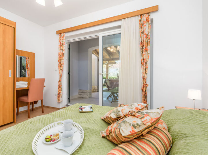 Charming One Bedroom Oasis in Banjol City, 1073