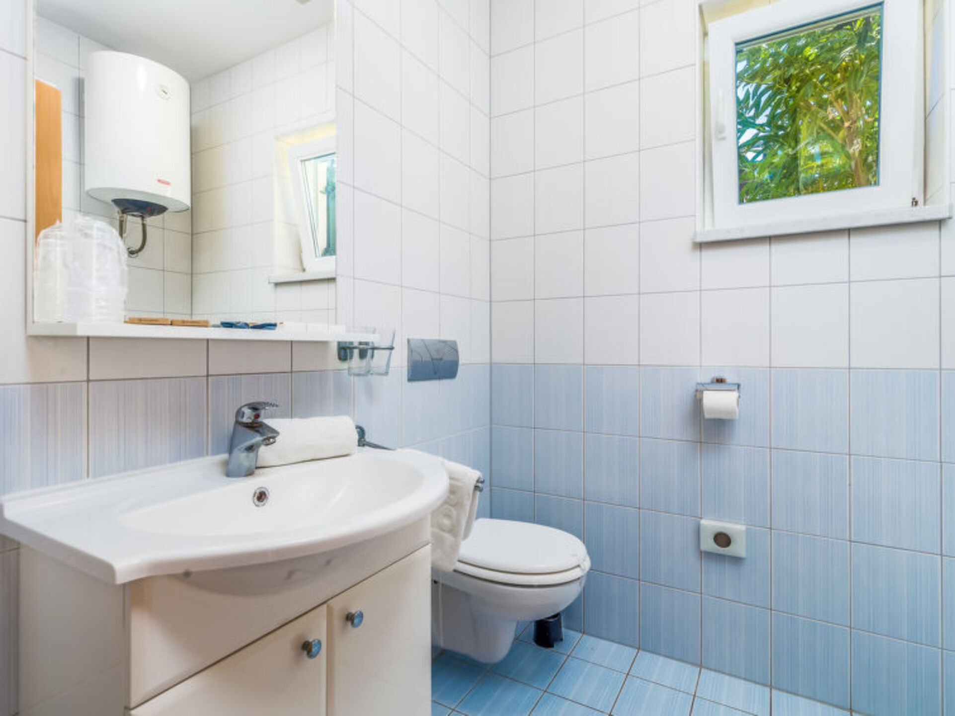 Charming One Bedroom Oasis in Banjol City, 1073
