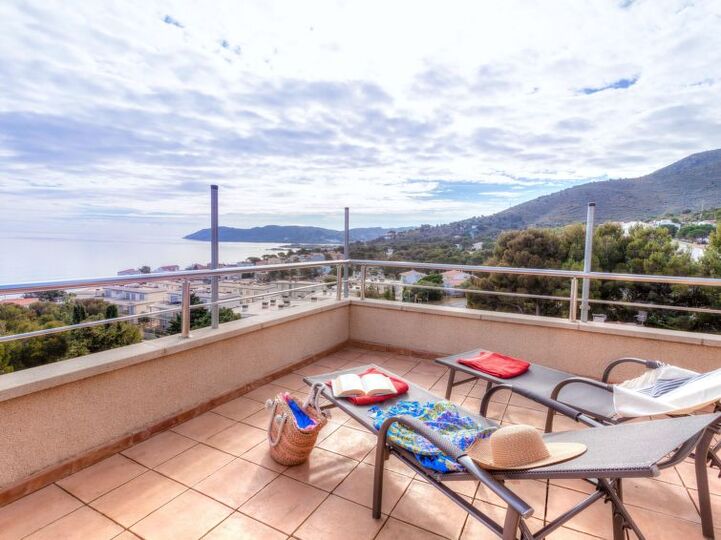 Cozy Beachside Retreat in Llançà,1000