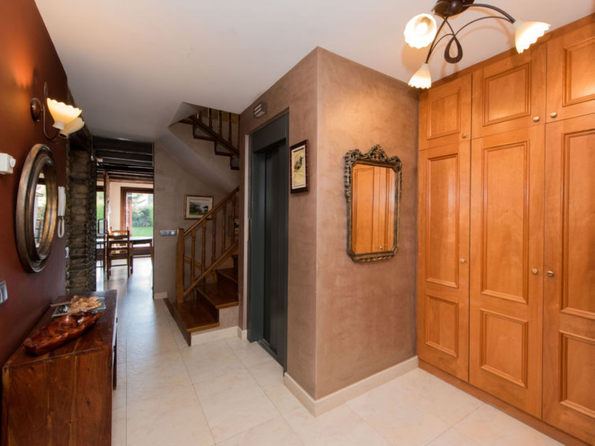 6 BR Villa,1000