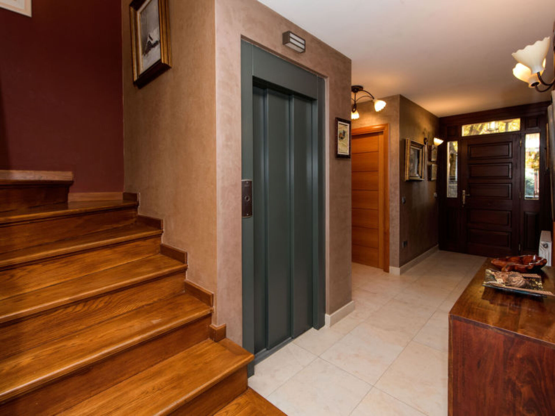 6 BR Villa,1000