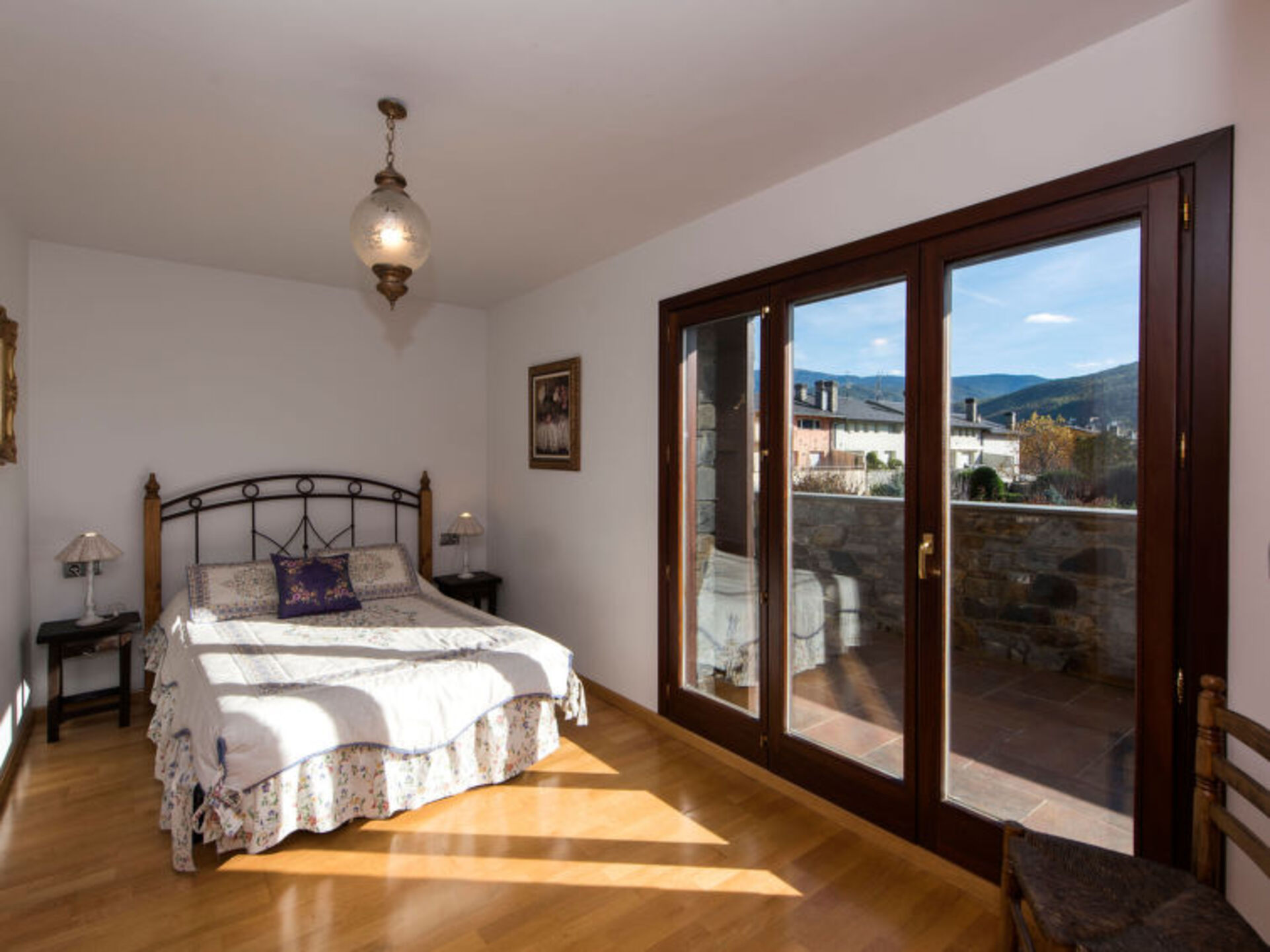 6 BR Villa,1000