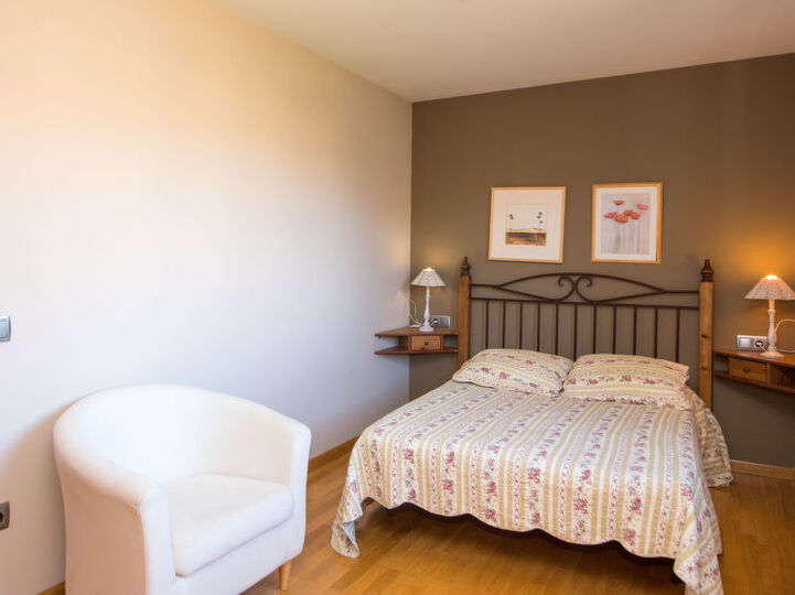 6 BR Villa,1000