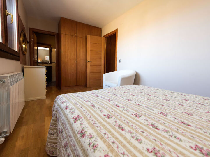 6 BR Villa,1000