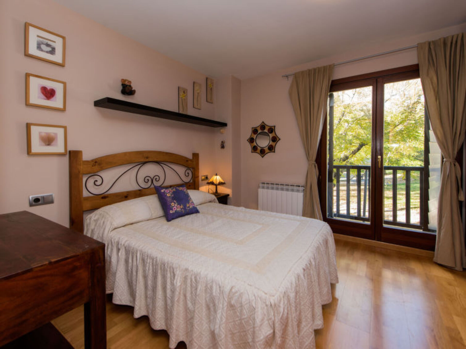 6 BR Villa,1000