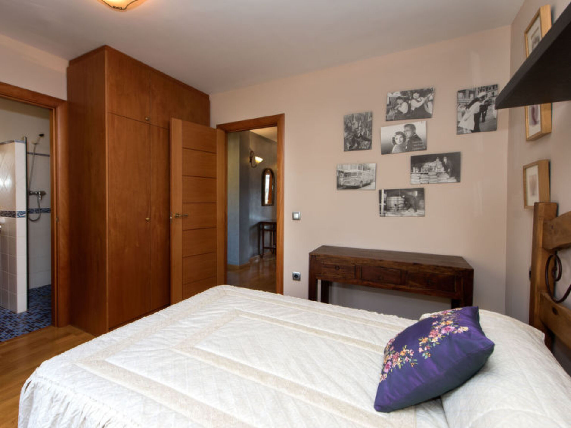 6 BR Villa,1000