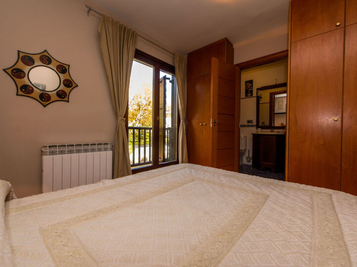 6 BR Villa,1000