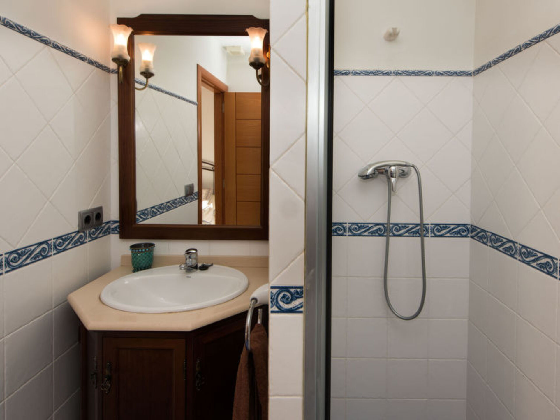 6 BR Villa,1000