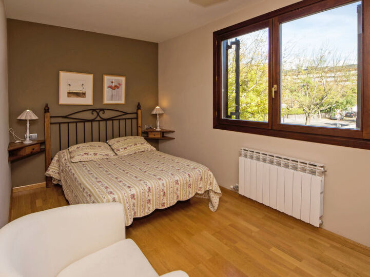 6 BR Villa,1000