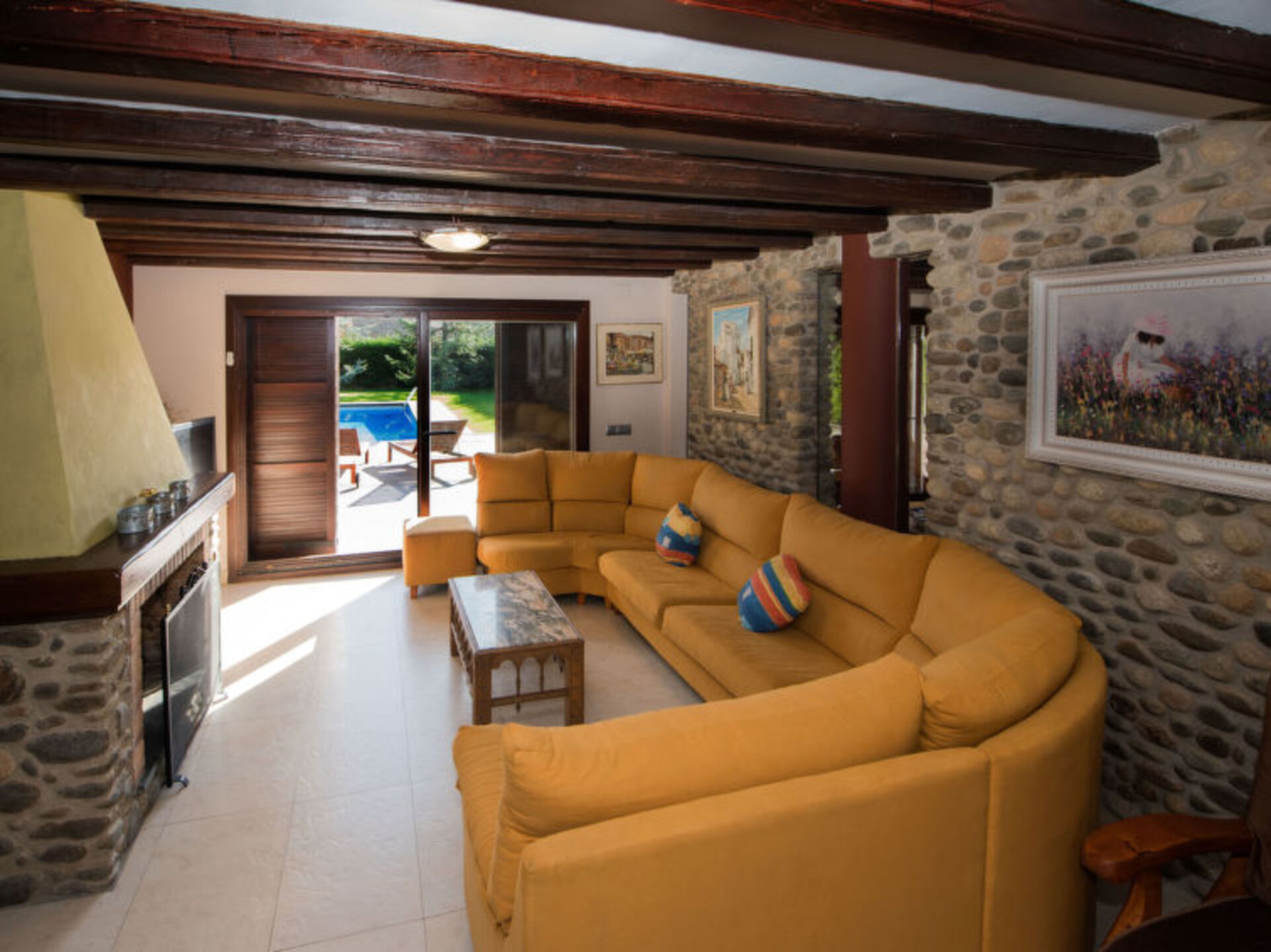 6 BR Villa,1000