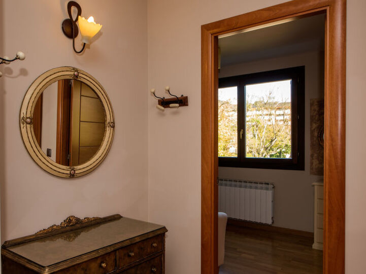 6 BR Villa,1000