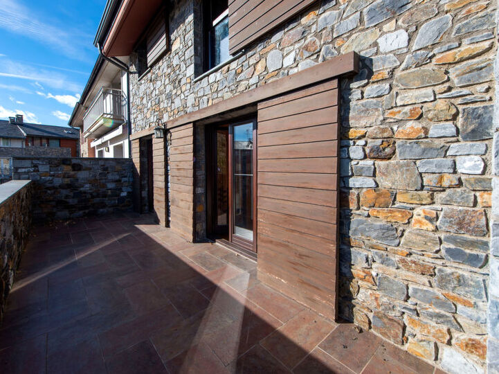 6 BR Villa,1000