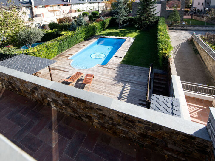 6 BR Villa,1000