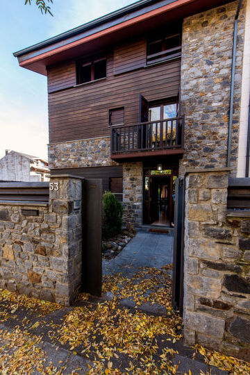 6 BR Villa,1000