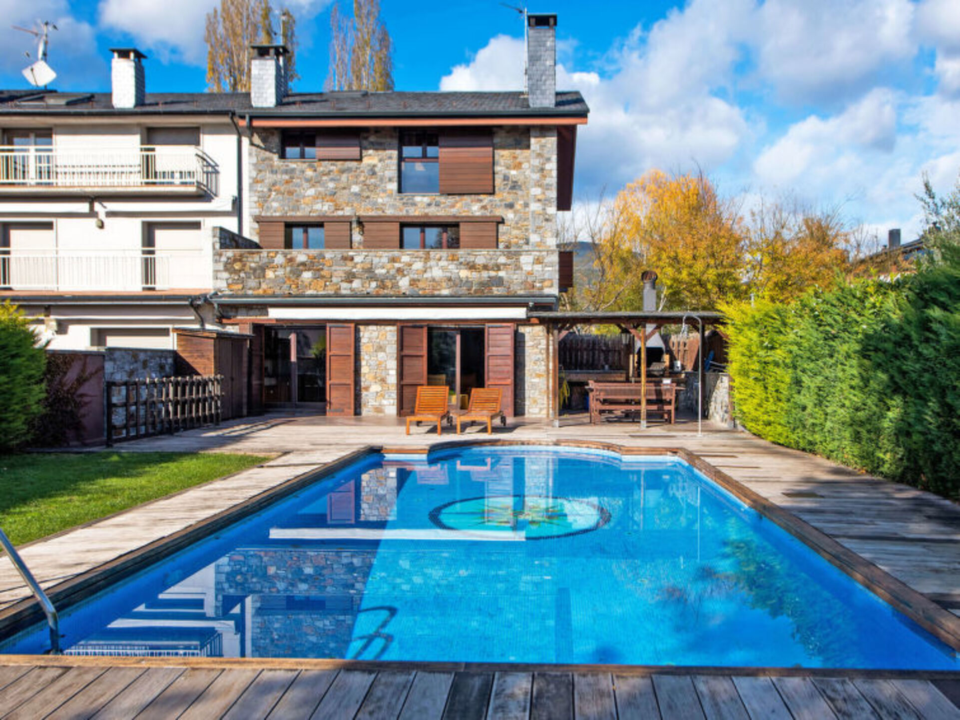 6 BR Villa,1000
