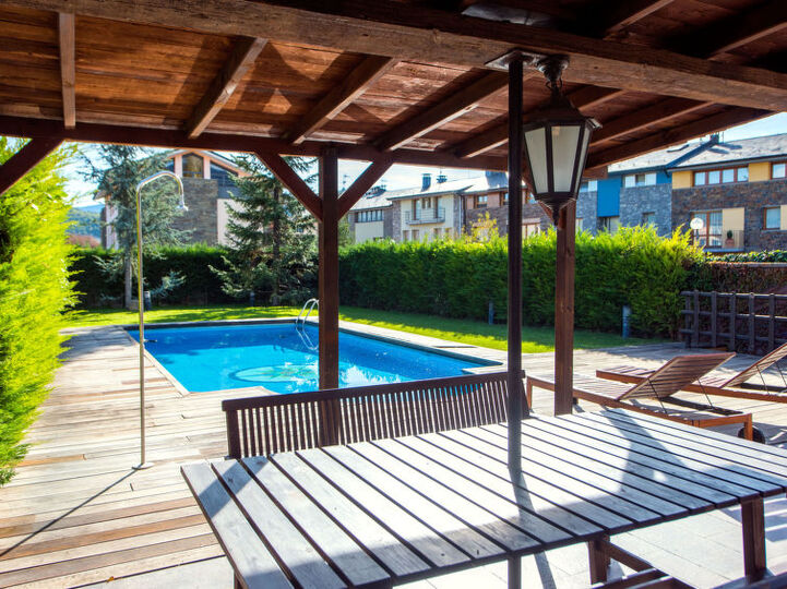6 BR Villa,1000