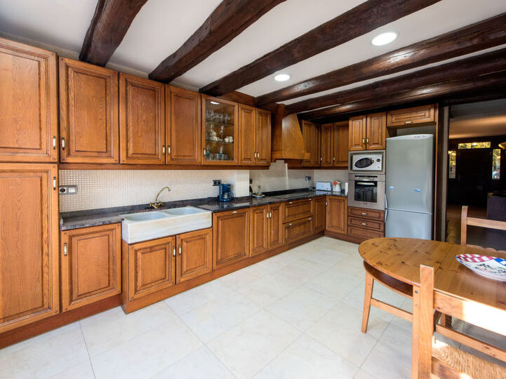 6 BR Villa,1000