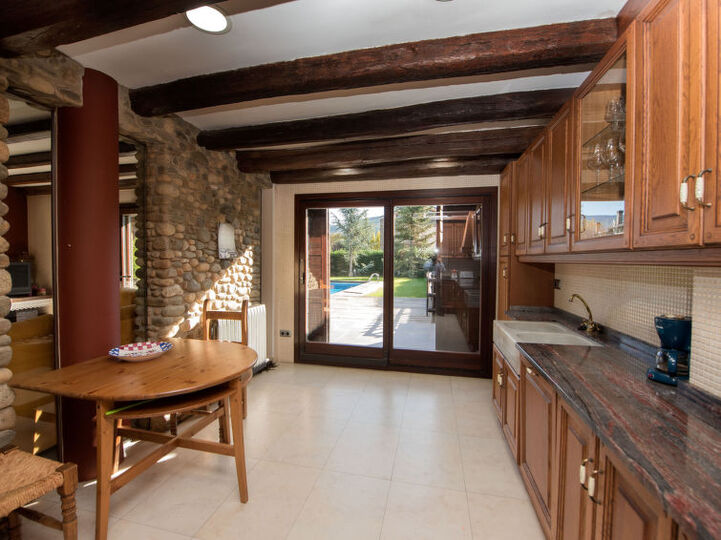 6 BR Villa,1000