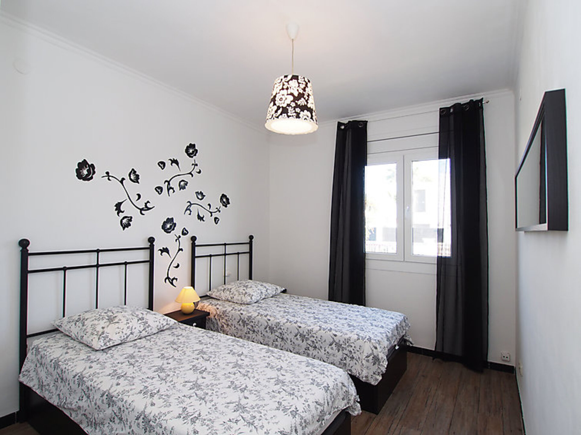 Spacious 3 Bed Home near the Beach,1009