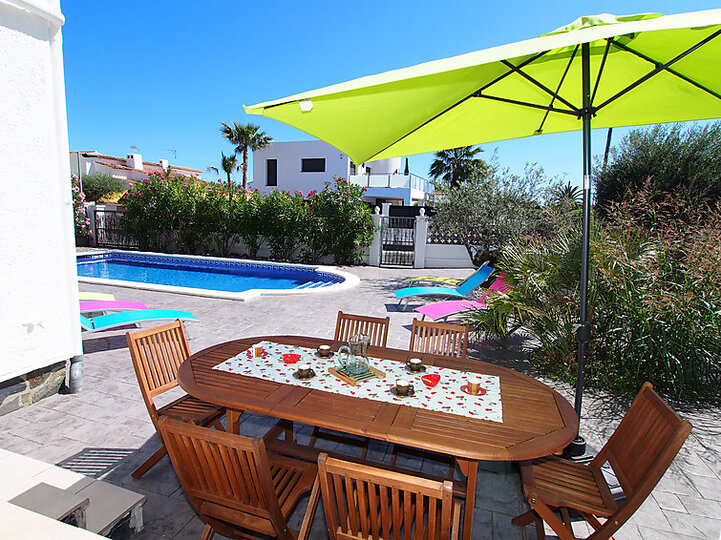 Spacious 3 Bed Home near the Beach,1009