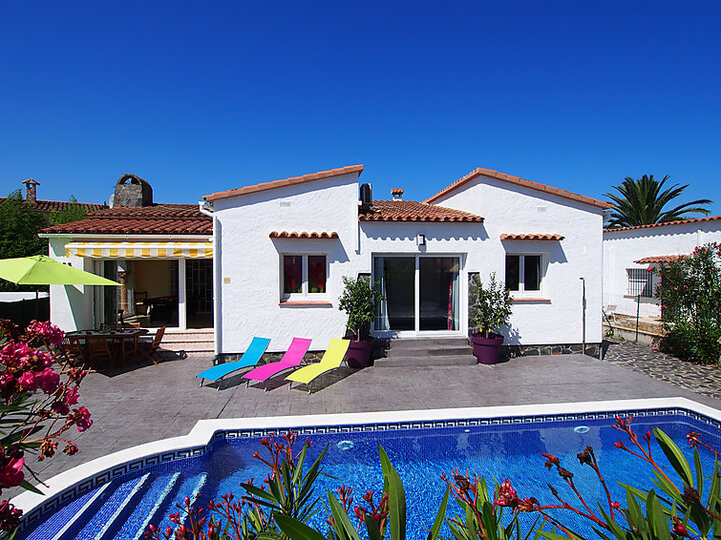 Spacious 3 Bed Home near the Beach,1009
