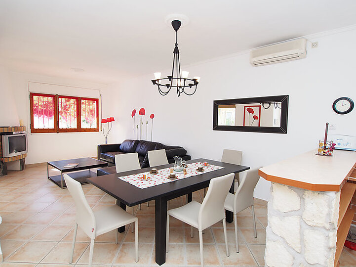 Spacious 3 Bed Home near the Beach,1009