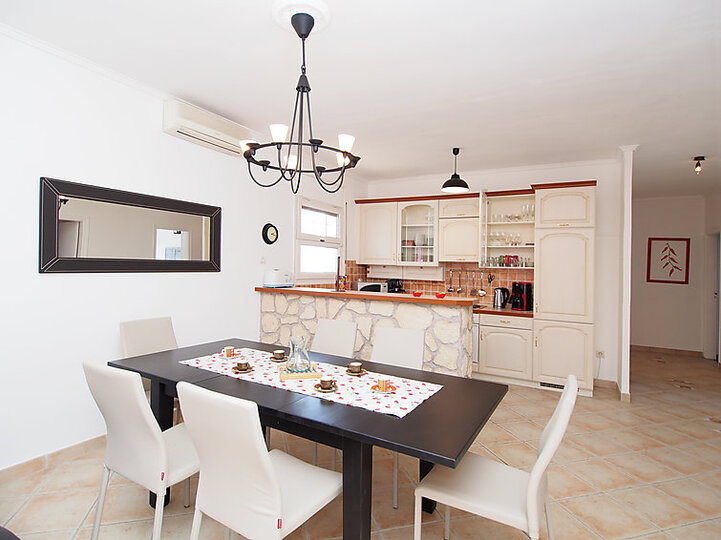 Spacious 3 Bed Home near the Beach,1009