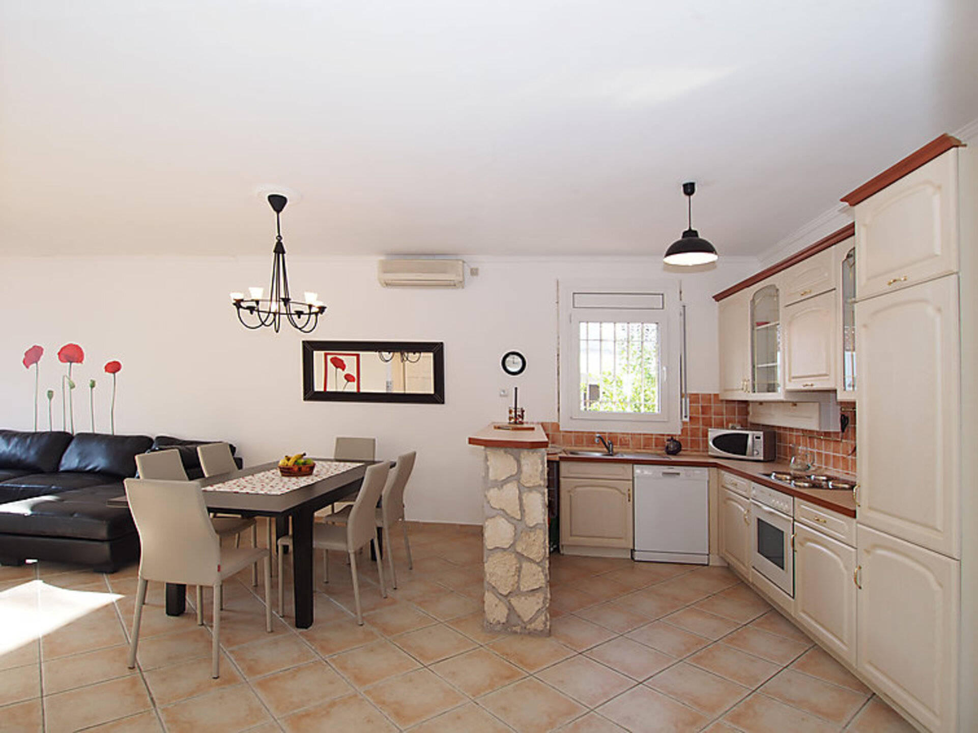 Spacious 3 Bed Home near the Beach,1009