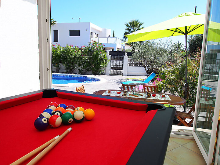 Spacious 3 Bed Home near the Beach,1009